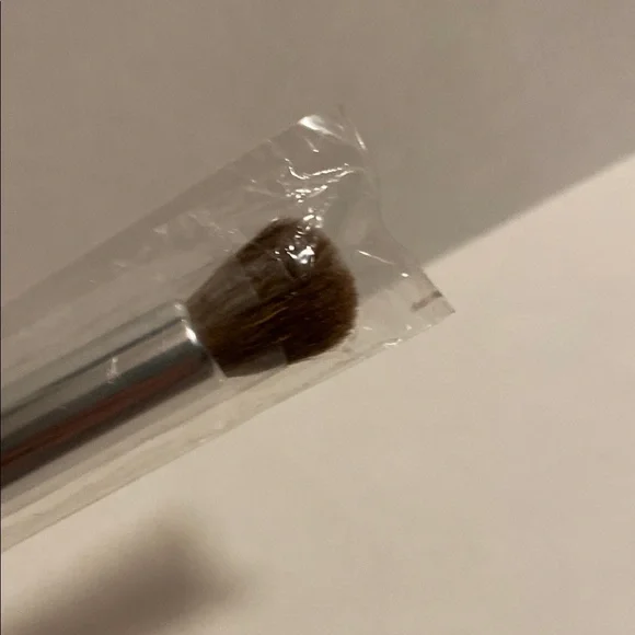 Bare Escentuals Eye Buki Orange Makeup Brush - Picture 3 of 3